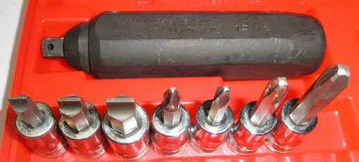 Snap-on 208EPIT 8 pc 3/8" Manual Impact Driver Set 5120-01-460-7643 Includes PIT120 Driver F42E F52E F62E FPD22E FP22E FP32E FP42E PB108 case. Flat tip drivers size 1/4, 5/16 and 3/8 in.; phillips drivers size 2, 3 and 4; pozidriv driver size 2; plastic box ***READ*** Pre-owned. Appears to be unused, no wear on drive surfaces. Some light cosmetic smudges and oxidation on chrome, could use a light polish. SEE ALL PHOTOS. R1C7
