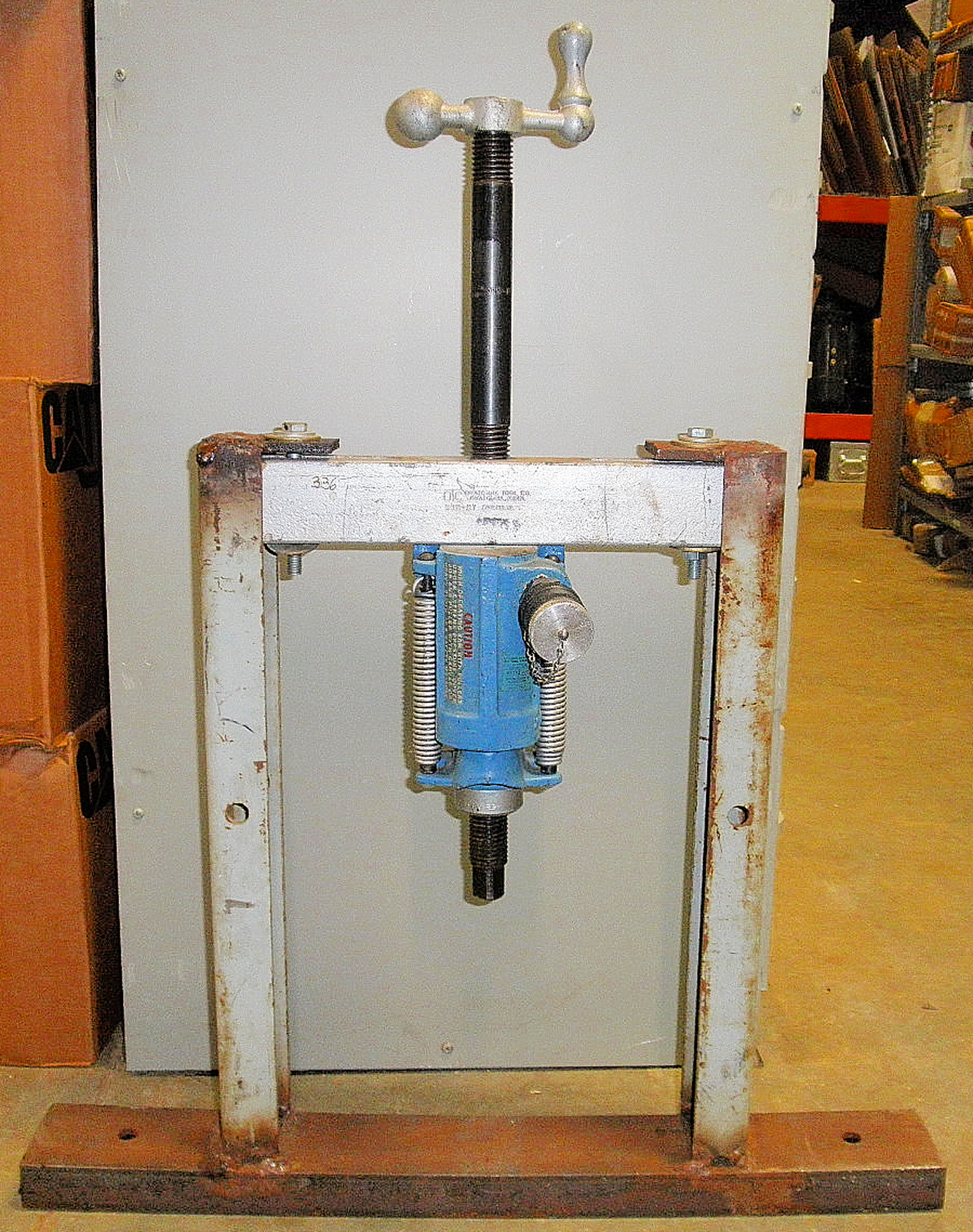 OTC 1063 17-1/2 Ton Hydraulic Push Puller. 938-HY OTC 1062 Push Puller with 4120 Power-Twin Ram. Y15-12 OTC 32118 Adjusting Screw. Y15-13 OTC 24814 Speed Crank. Y15-2C. NSN 5120-01-098-1228 4910-00-708-1487 4320-00-542-3198 ***READ*** USED; No sign of damage or abuse. 3" C-Channel base measures 25" long, has mounting holes for fixture. Weighs approx. 50 pounds. 2WH1CA